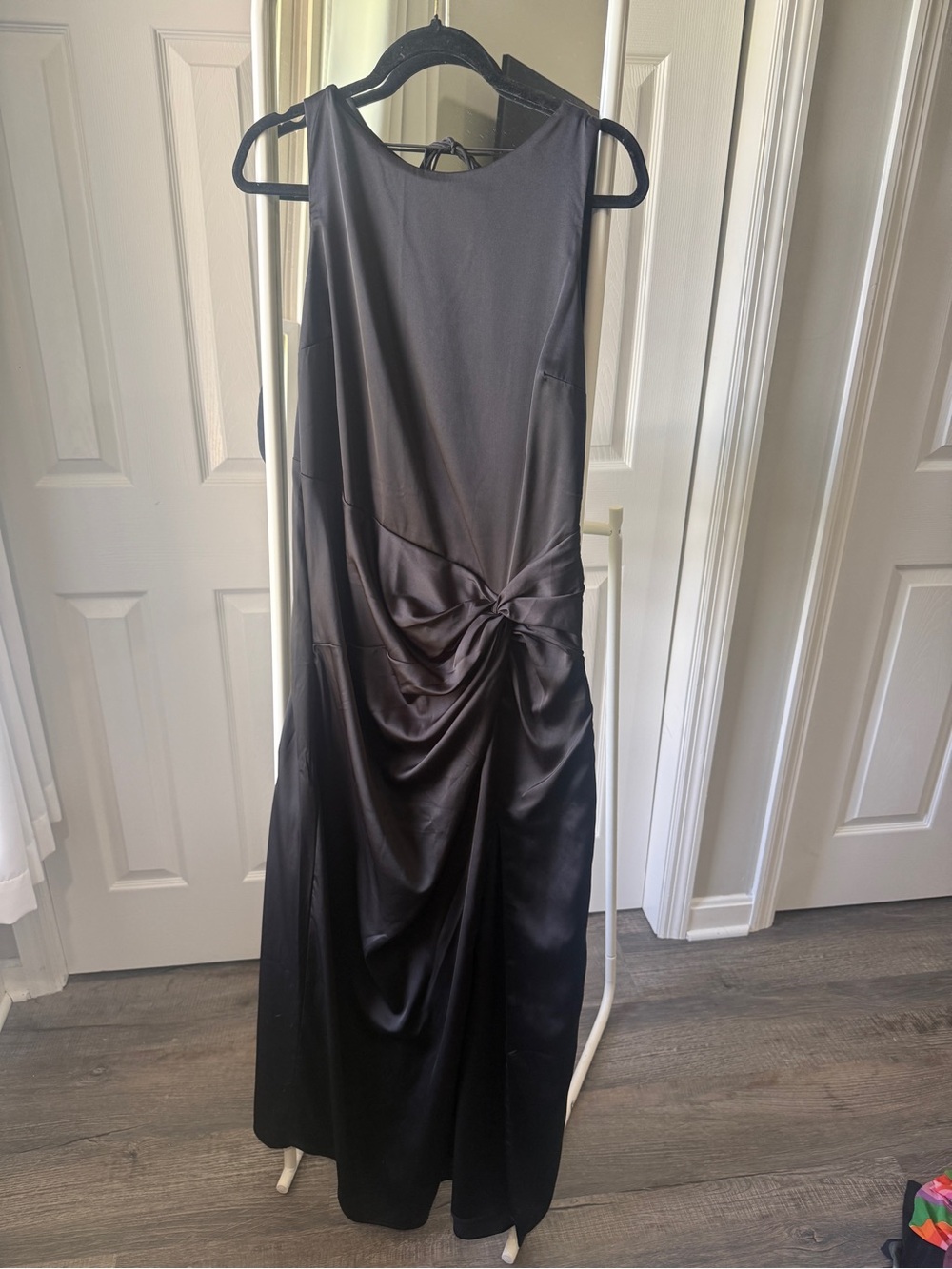 Elegant Black Sleeveless Knotted Midi Dress
